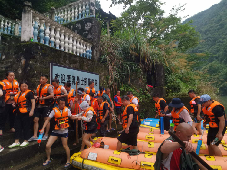 員工東江湖漂流