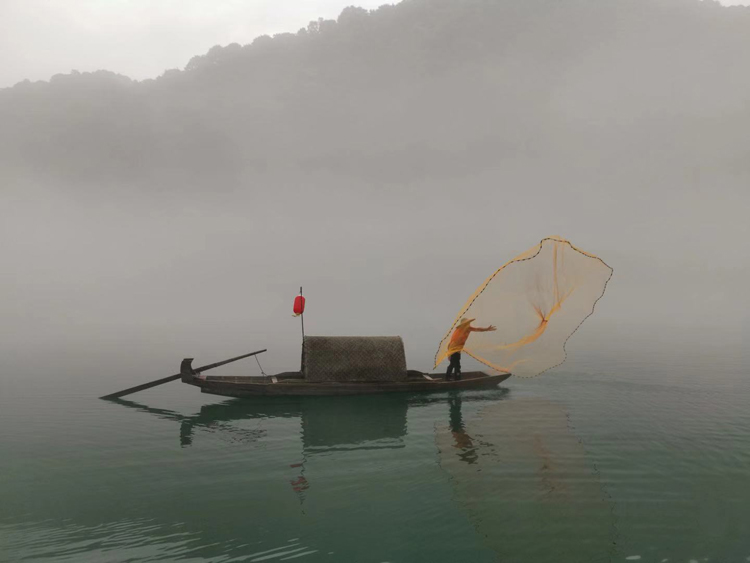 東江湖撒網(wǎng)